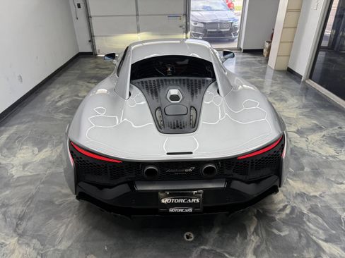 Used 2023 McLaren Artura RWD image 5