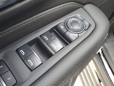 Used 2024 GMC Yukon Denali w/ Denali Reserve Package image 26