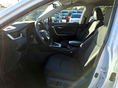 Used 2025 Toyota RAV4 XLE image 13
