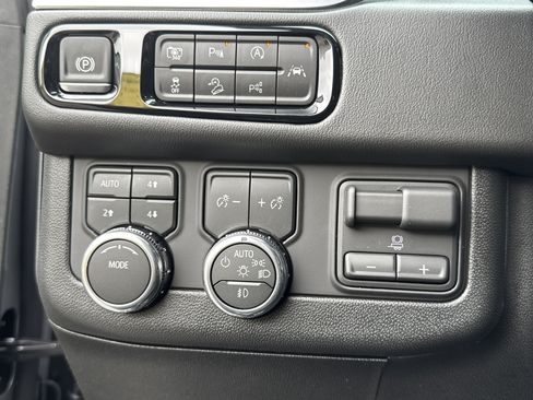 New 2026 GMC Yukon XL Elevation w/ Elevation Premium Package image 18