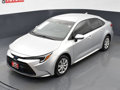 Used 2025 Toyota Corolla LE FWD image 23