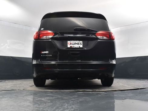 Used 2023 Chrysler Voyager LX FWD image 54