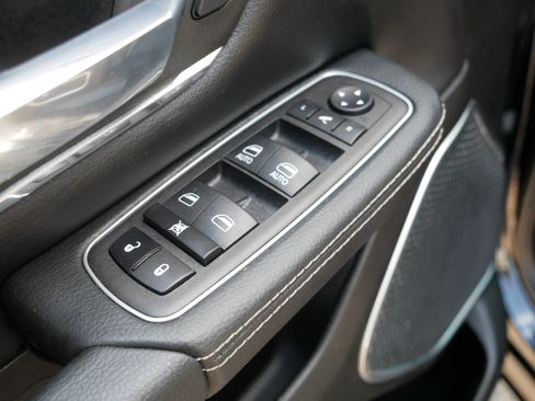 Used 2023 RAM 1500 Laramie AWD/4WD image 19