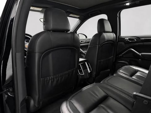 Used 2017 Porsche Cayenne AWD/4WD image 14