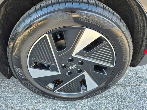 Used 2025 Hyundai Ioniq 5 SE image 9