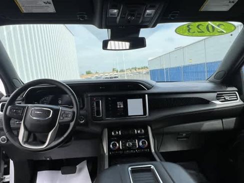 Used 2023 GMC Yukon Denali image 17