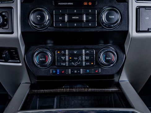 Used 2021 Ford F250 Lariat w/ Lariat Ultimate Package AWD/4WD image 25