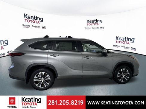 Used 2025 Toyota Highlander XLE AWD/4WD image 4