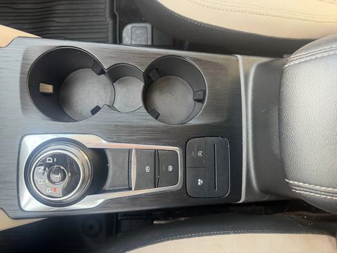 Used 2022 Ford Escape SE image 29