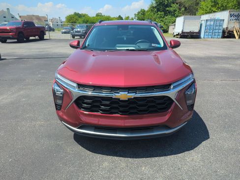 Used 2025 Chevrolet Trax LT w/ Driver Confidence Package FWD image 2