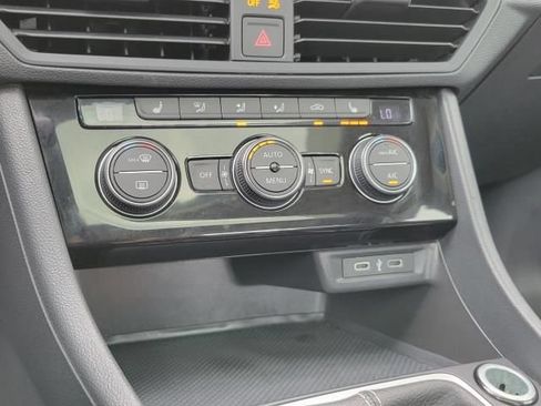 Used 2024 Volkswagen Jetta SE FWD image 21