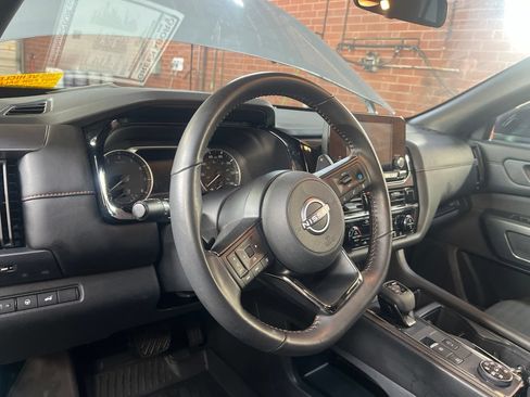 Used 2025 Nissan Pathfinder Rock Creek AWD/4WD image 12