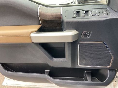 Used 2022 Ford F250 Lariat w/ Chrome Package image 17