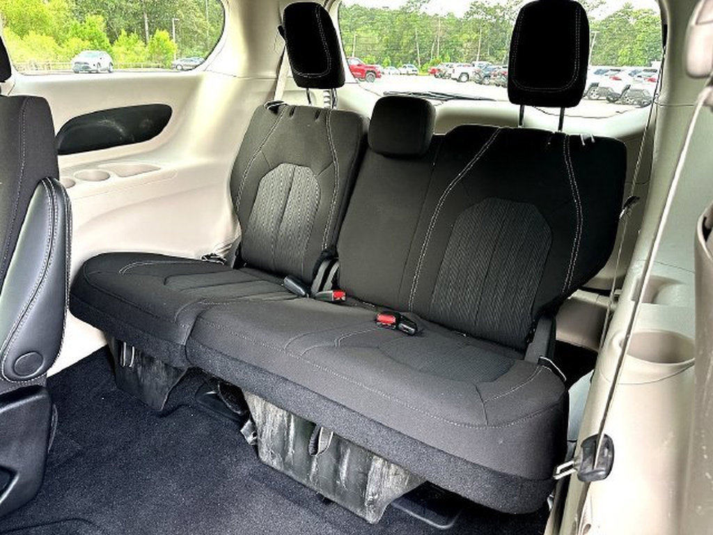 Used 2023 Chrysler Voyager LX FWD image 19