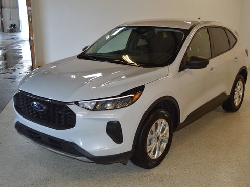 Used 2025 Ford Escape Active AWD/4WD image 7