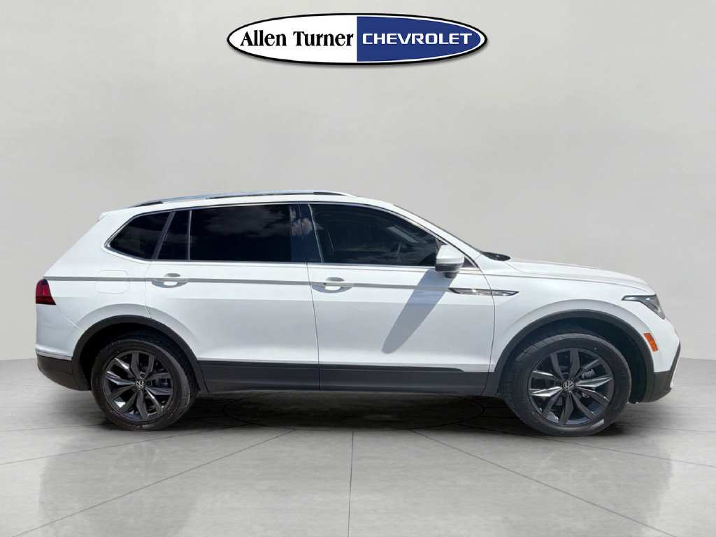 Used 2023 Volkswagen Tiguan SE AWD/4WD image 3
