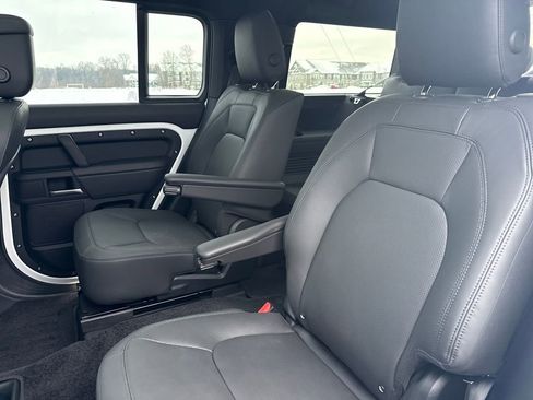New 2025 Land Rover Defender 130 X-Dynamic SE image 12
