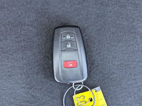 Used 2025 Toyota RAV4 XLE FWD image 22
