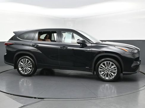 Used 2026 Toyota Highlander Platinum AWD/4WD image 5