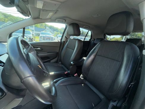 Used 2022 Chevrolet Trax LT w/ Sport Edition AWD/4WD image 25