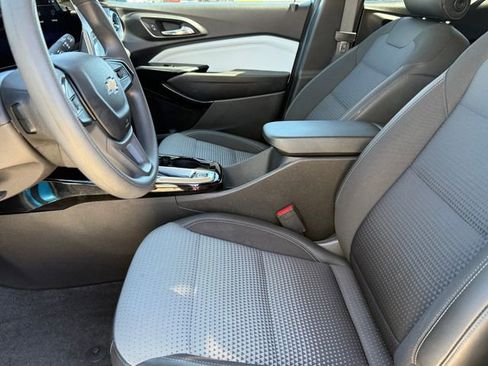 Used 2025 Chevrolet Trax LT image 13