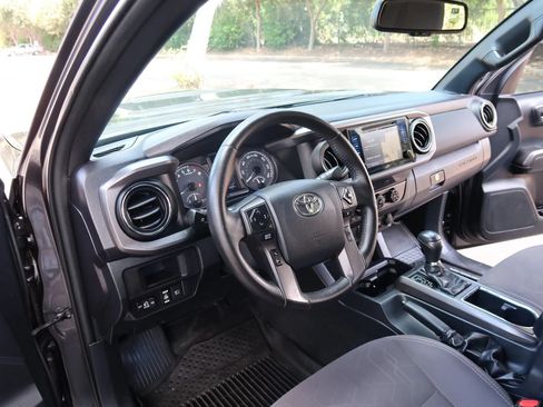 Used 2018 Toyota Tacoma TRD Sport RWD image 15