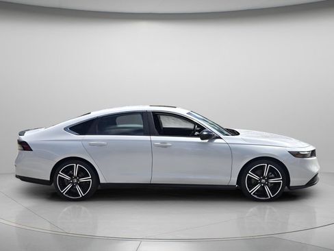 Used 2023 Honda Accord Sport image 3