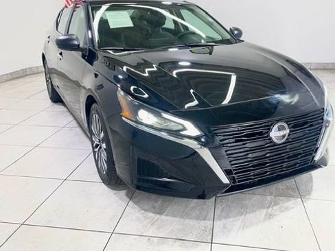 Used 2025 Nissan Altima 2.5 SV image 4