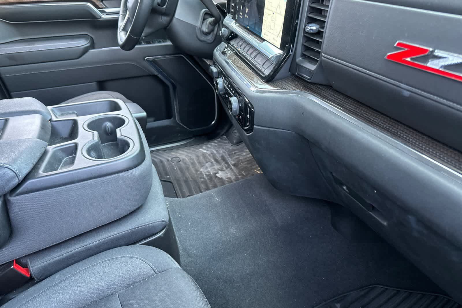 Used 2024 Chevrolet Silverado 1500 LT w/ Z71 Off-Road Package AWD/4WD image 17