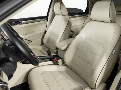 Used 2018 Volkswagen Passat 2.0T SE image 16