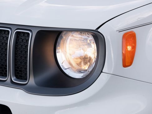 Used 2023 Jeep Renegade Limited image 21