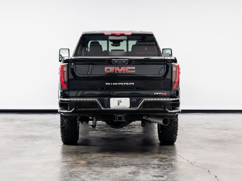 Used 2025 GMC Sierra 2500 AT4 w/ AT4 Premium Plus Package image 18