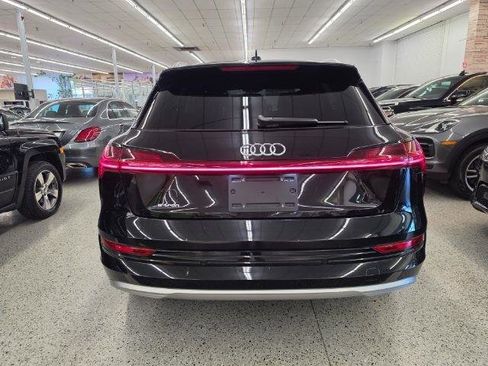 Used 2019 Audi e-tron Prestige w/ Prestige Package AWD/4WD image 5
