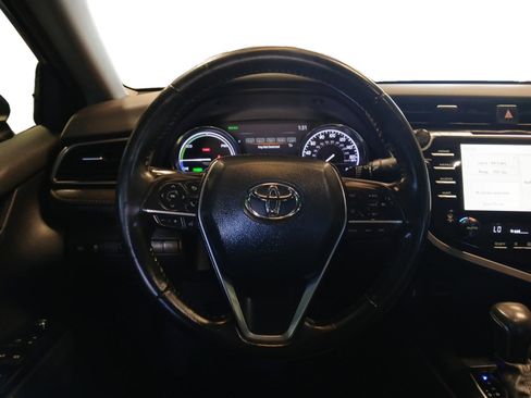 Used 2020 Toyota Camry XLE image 12