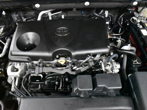 Used 2022 Toyota RAV4 XLE image 10