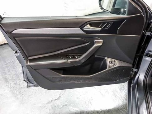 Used 2024 Volkswagen Jetta SE FWD image 25