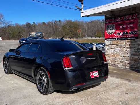 Used 2018 Chrysler 300 S w/ 300S Premium Group image 4
