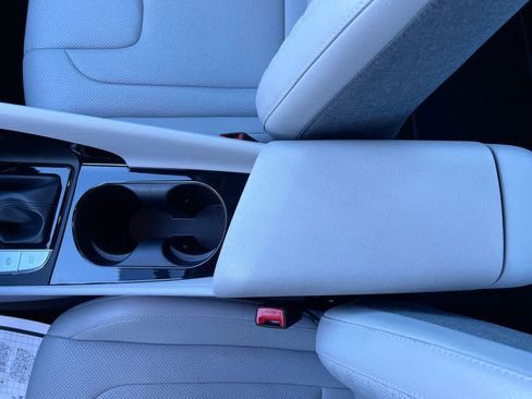 Used 2024 Hyundai Elantra Limited image 21