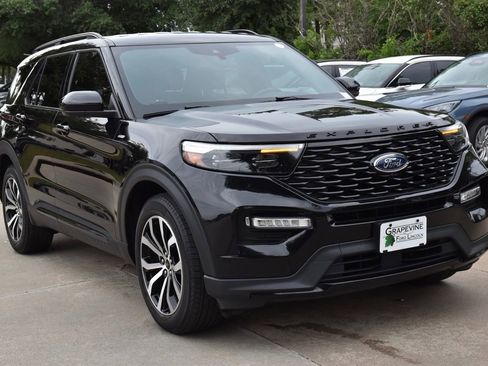 Certified 2023 Ford Explorer ST-Line w/ Class IV Trailer Tow Package RWD image 4