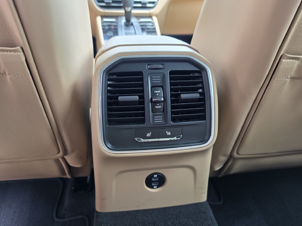 Certified 2026 Porsche Macan AWD/4WD image 19
