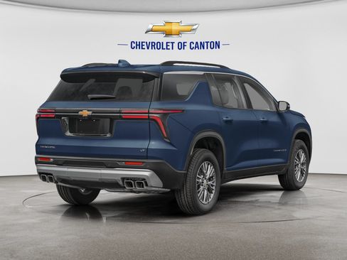 Used 2026 Chevrolet Traverse LT FWD image 2