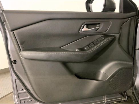 Used 2025 Nissan Rogue SV AWD/4WD image 26
