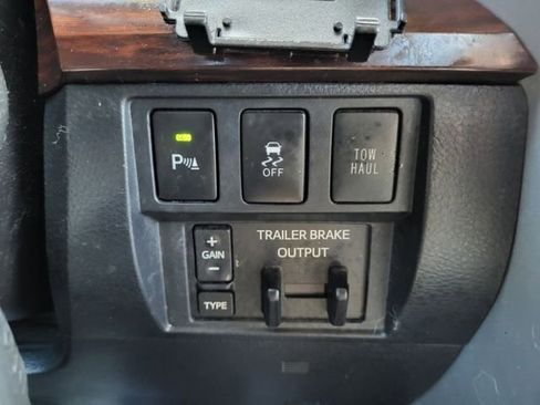 Used 2017 Toyota Tundra Limited image 23