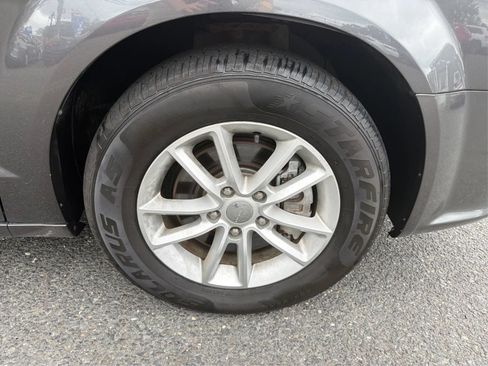 Used 2016 Dodge Grand Caravan SXT w/ UConnect Hands-Free Group FWD image 13
