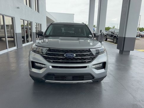 Used 2023 Ford Explorer XLT w/ Equipment Group 202A RWD image 3