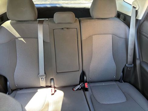 Used 2025 Kia Sportage LX image 33