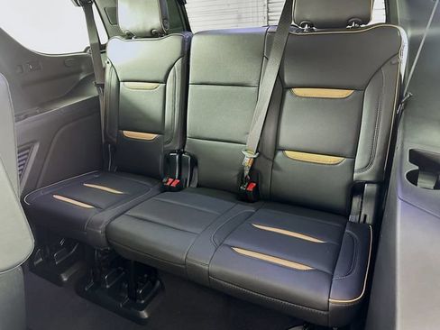 Used 2023 GMC Yukon AT4 w/ AT4 Premium Package AWD/4WD image 12