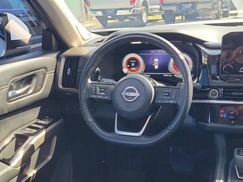 Used 2023 Nissan Pathfinder Platinum AWD/4WD image 15