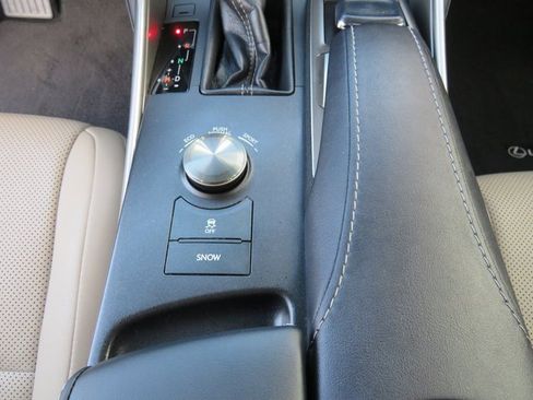 Used 2017 Lexus IS 200t image 22