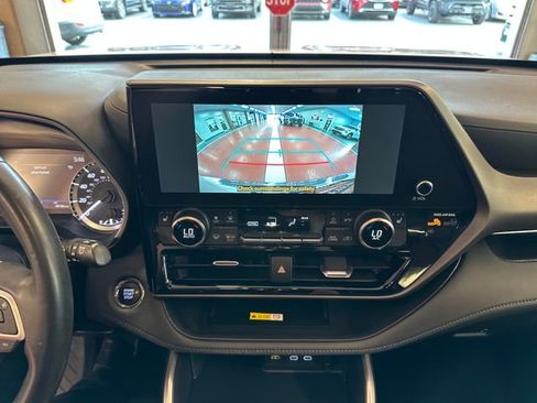 Used 2023 Toyota Highlander XLE AWD/4WD image 22